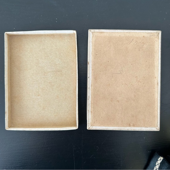 Antique Valentine in a Box - Picture 5 of 5